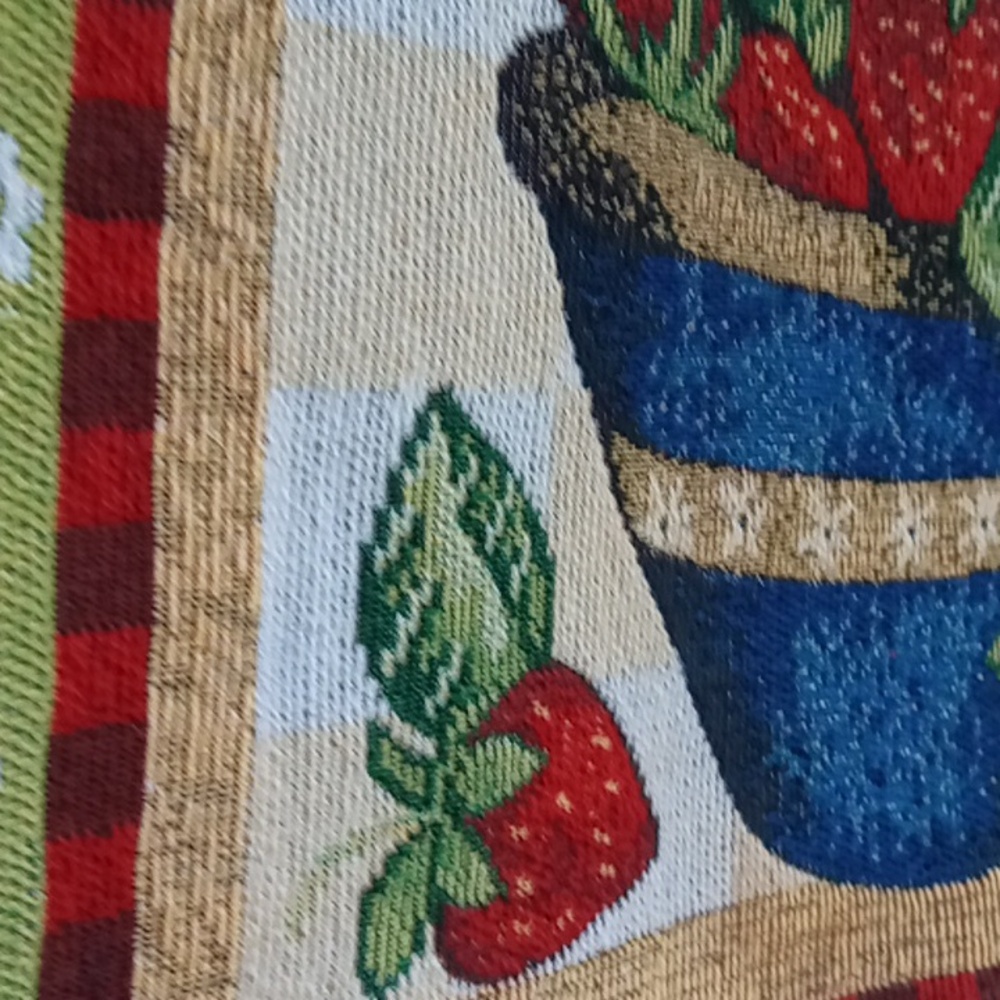 Vintage Summer Strawberry Table Runner - Picture 15 of 16